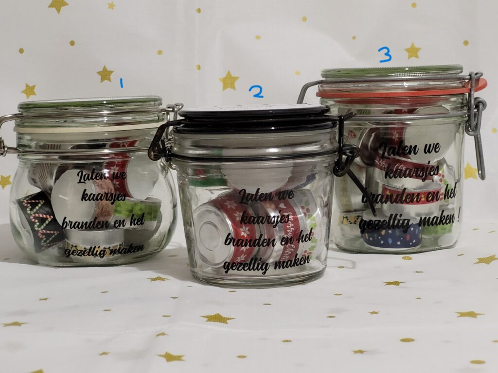 pot met theelichtjes met een kerst-boodschap