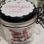 pot met theelichtjes met een kerst-boodschap
